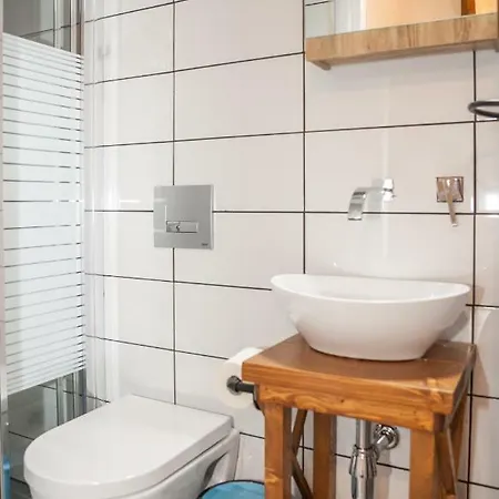 公寓 Secret Loft, 2min Walk From The Beach. High Tech! *