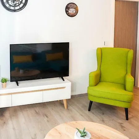 Secret Loft, 2min Walk From The Beach. High Tech! Апартаменти
