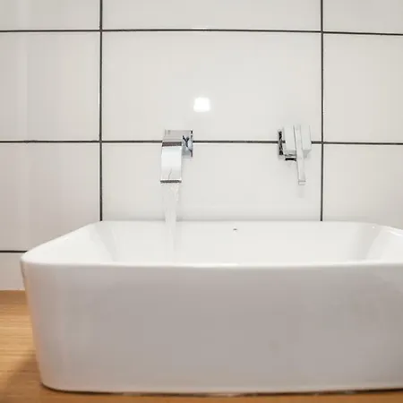 Secret Loft, 2min Walk From The Beach. High Tech! Апартаменти *