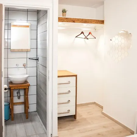Daire Secret Loft, 2min Walk From The Beach. High Tech! Hanya